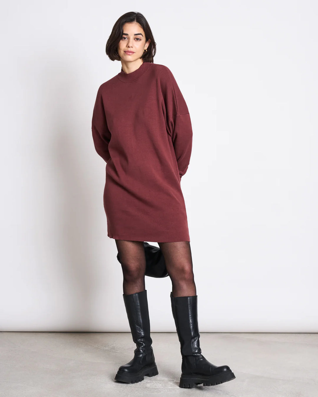 Kleid Knit Dress Nuna Intense Rust von Jan n June Model