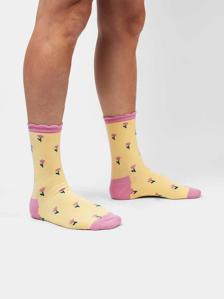 Socken Premium Yellow Field of Flowers von DillySocks Model